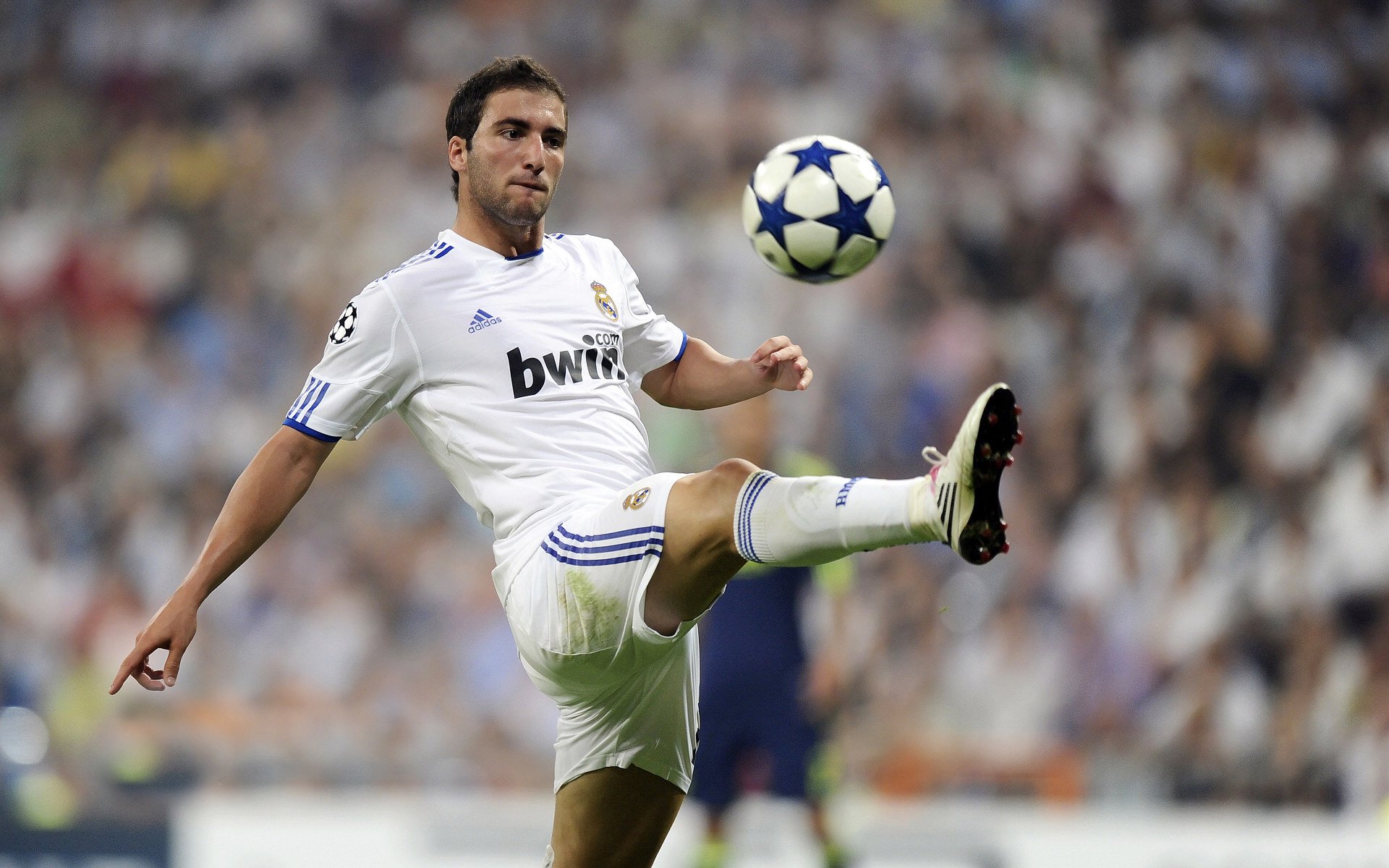 “法甲激战不断,悬念持续升高,面对压力各队稳中求胜”,法甲的比赛